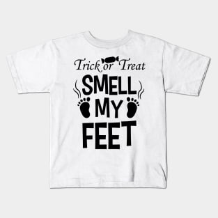 Trick or treat Smell My Feet Kids T-Shirt